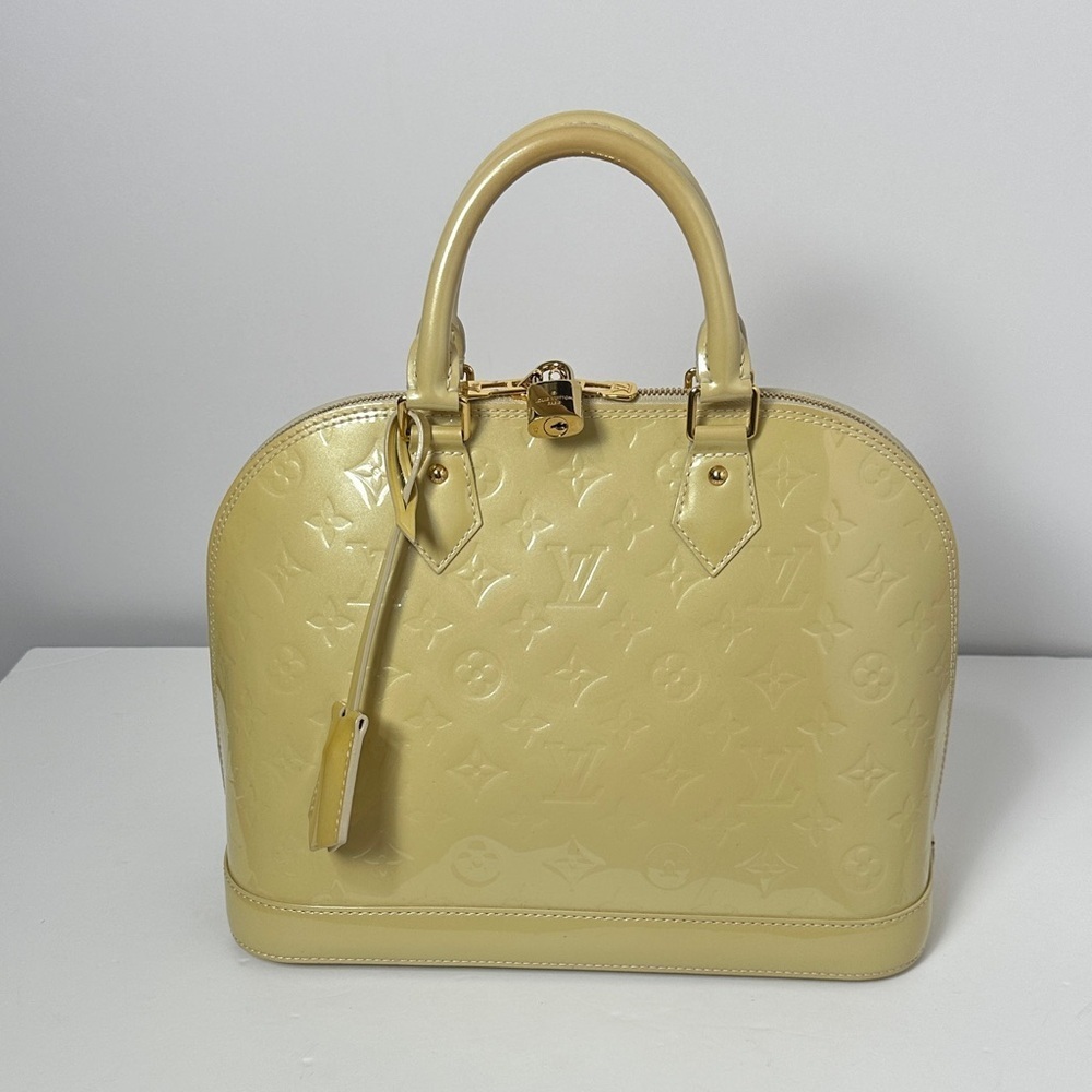💯 Authentic Louis Vuitton  Alma Vernis handbag w/Free Authentic Burberry wallet🍀
